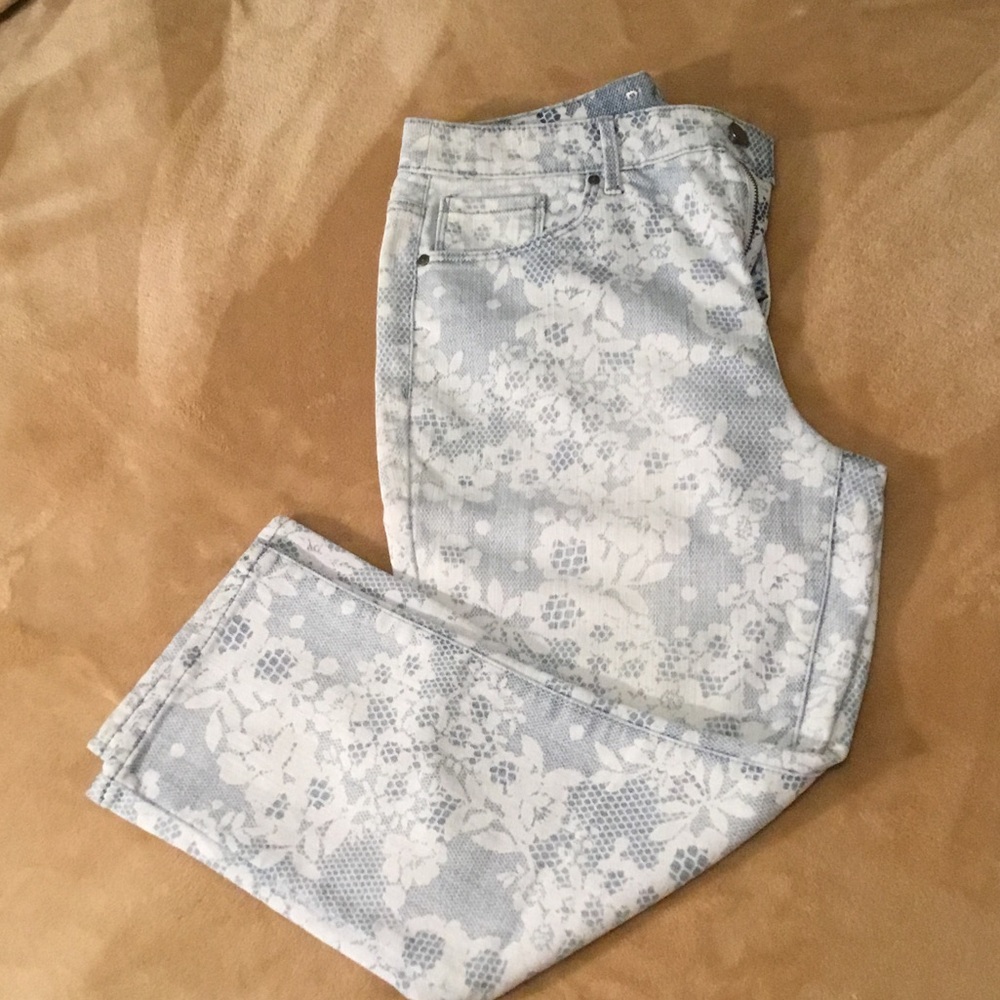 Chicos Floral Patterned Crop Jeans